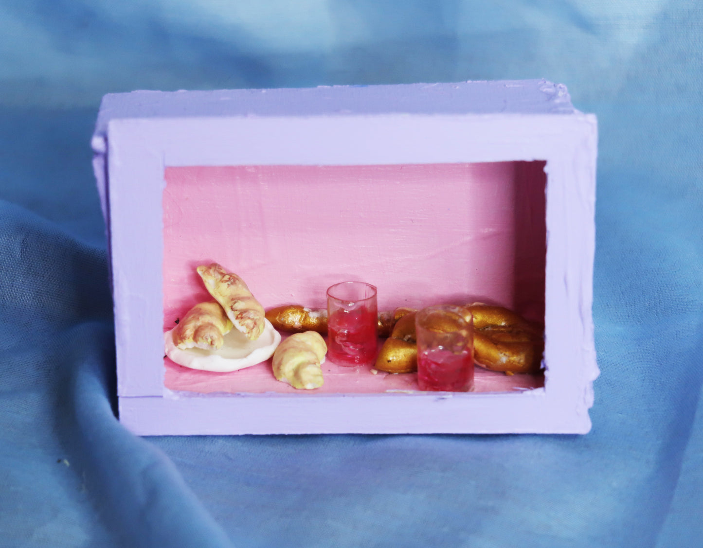 Vitrine miniature de viennoiseries Fait main.