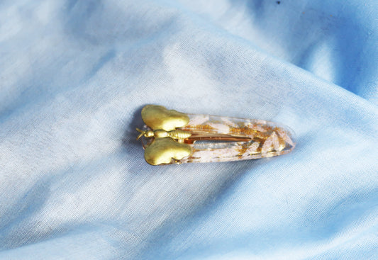 Barrette papillon en résine avec pétale de fleurs fait à la main