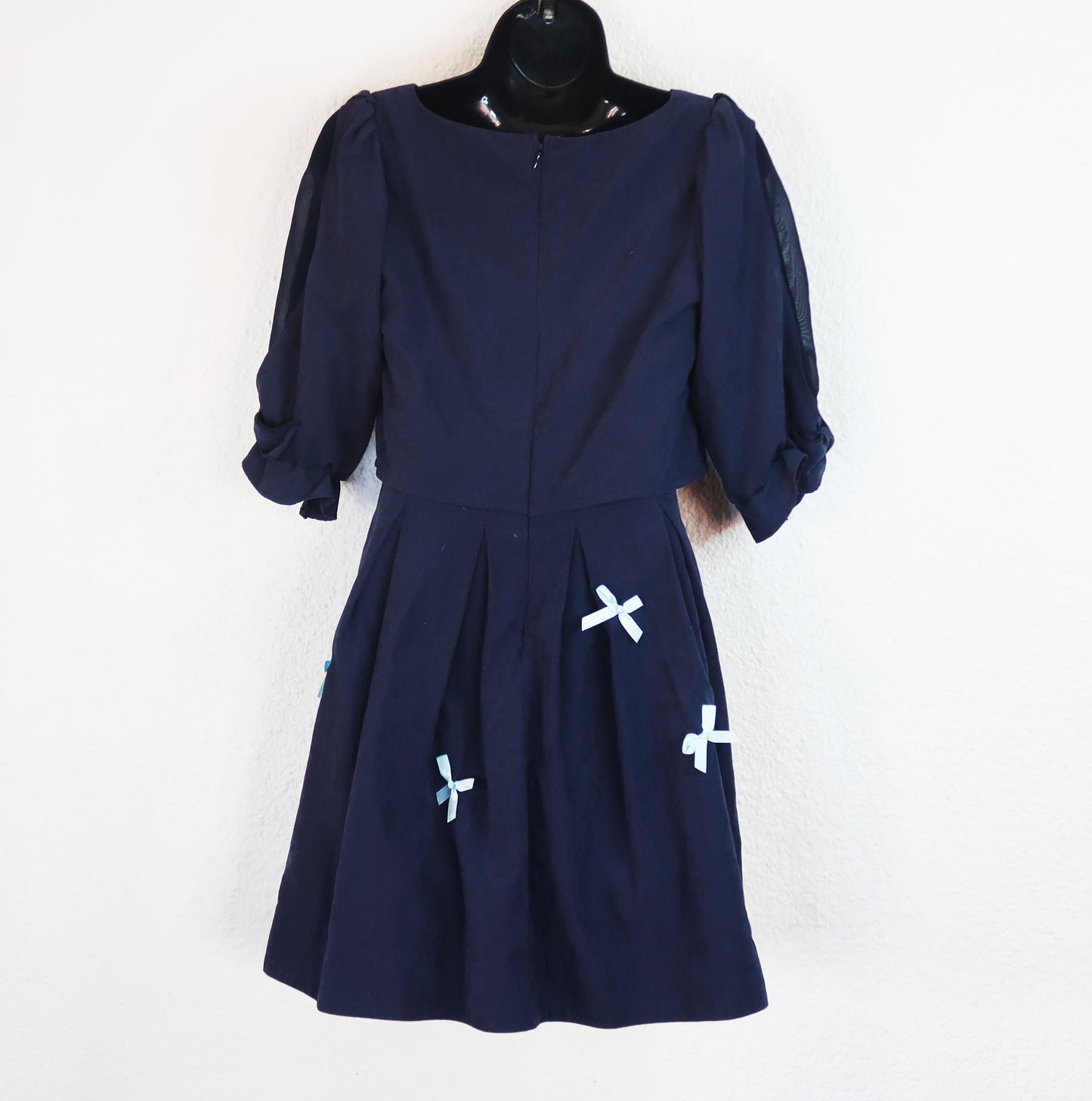 Robe imitation daim avec noeuds et fleur de la marque japonaise Titty&co