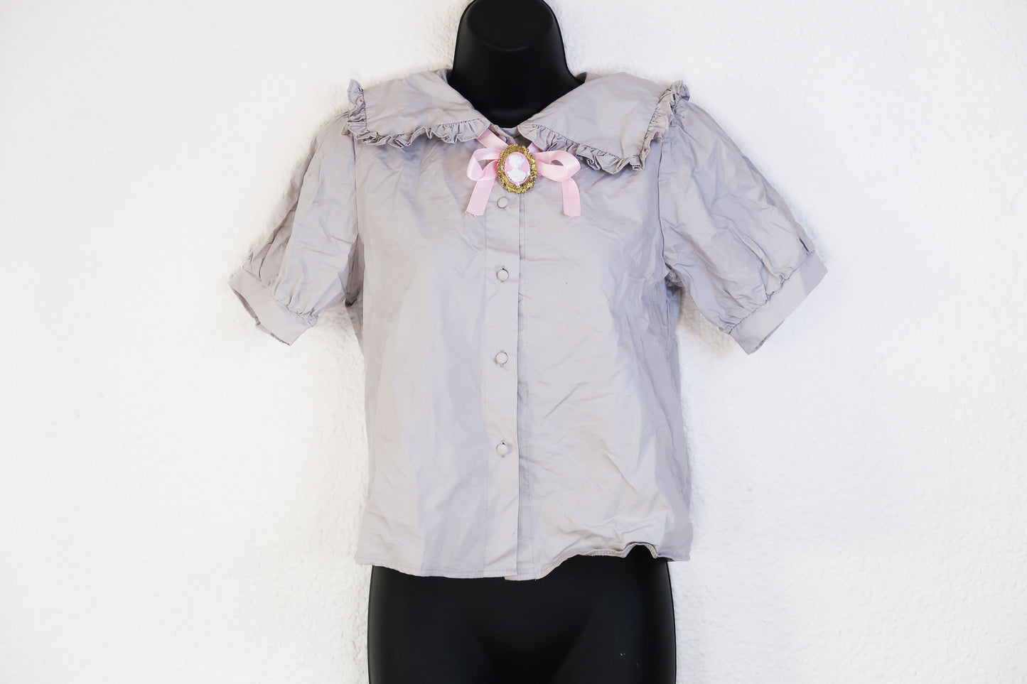 Blouse avec broche camée amovible provenant du Japon